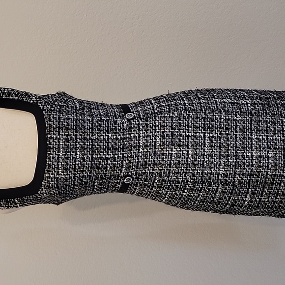 Guess Black and White Mini Dress with Chic Appeal - Picture 6 of 10